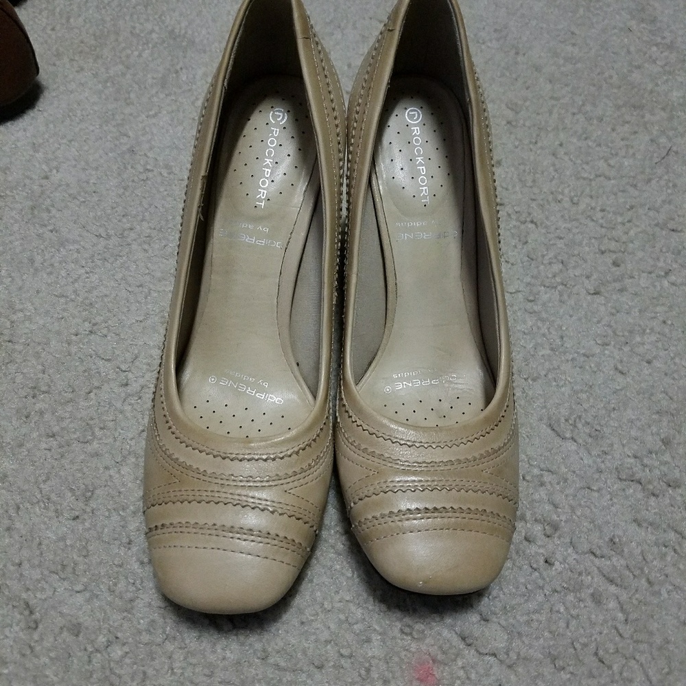 Business professional pumps